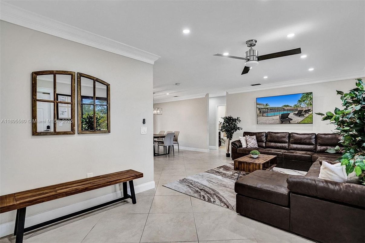 Dining room, Interior, Living room, Recessed Lighting