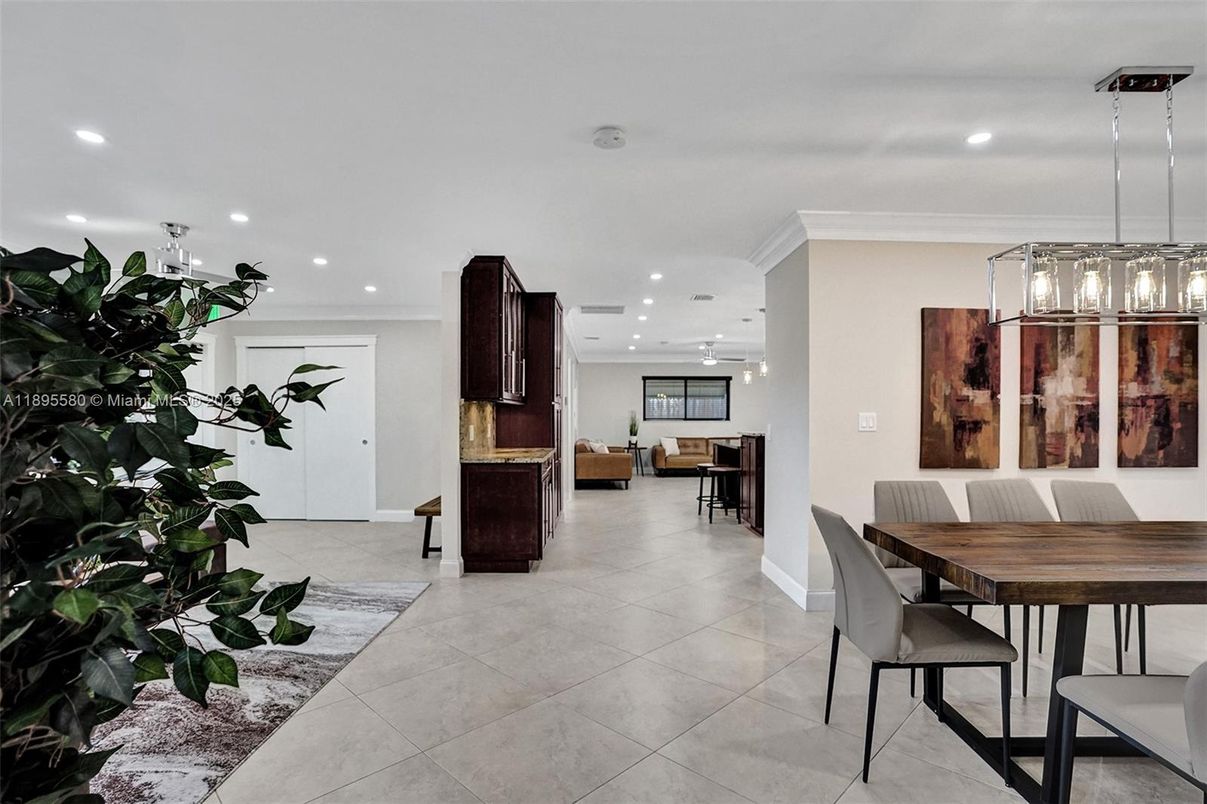 Dining room, Interior, Pendant Lights, Recessed Lighting