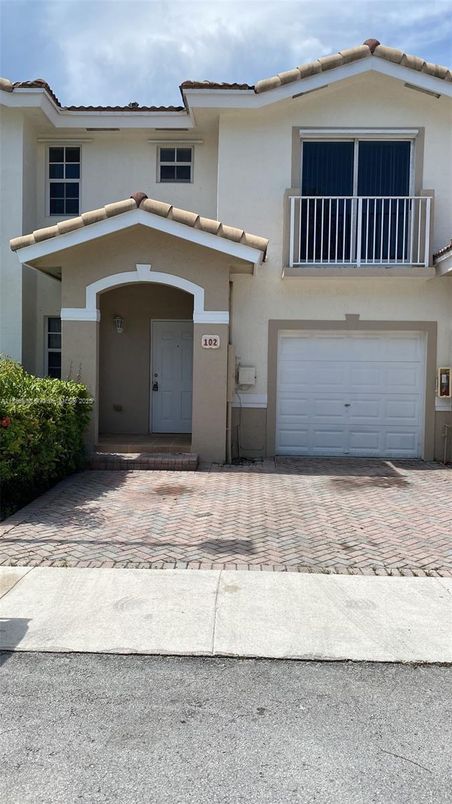 Attached, Exterior, Facade, Mediterranean
