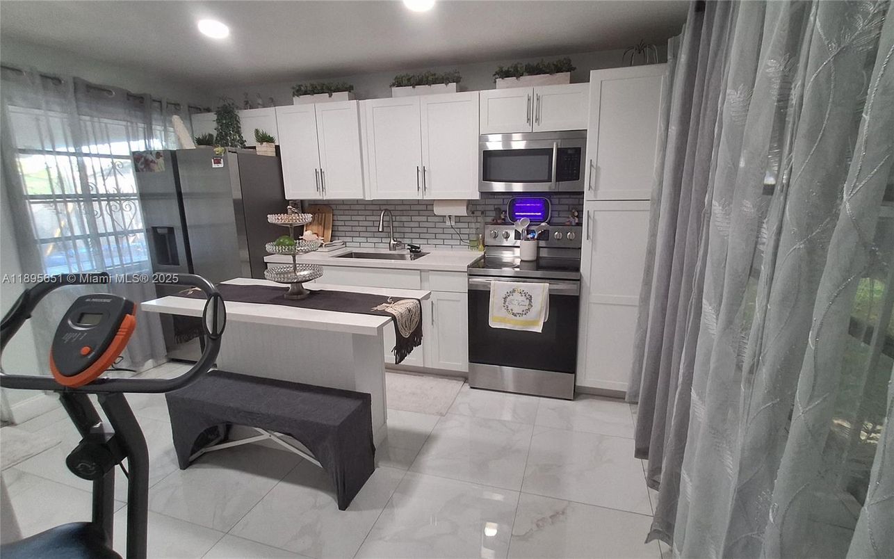 Fitness Equipment, Interior, Kitchen, Recessed Lighting