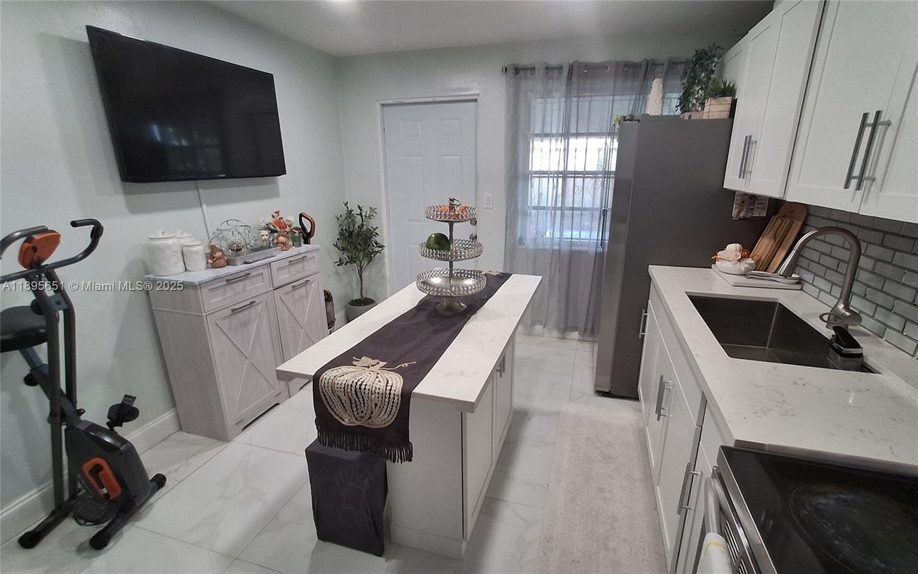 Fitness Equipment, Interior, Kitchen