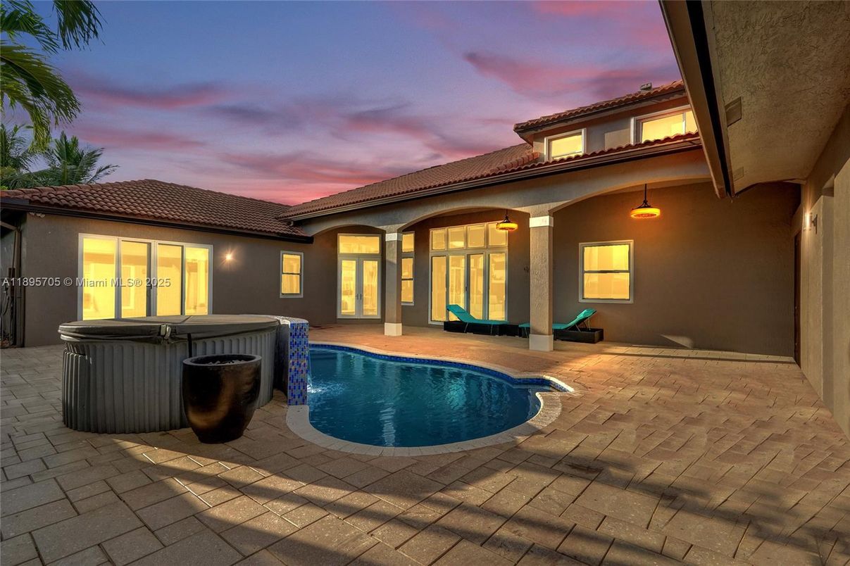 Exterior, Hot Tub, Pool