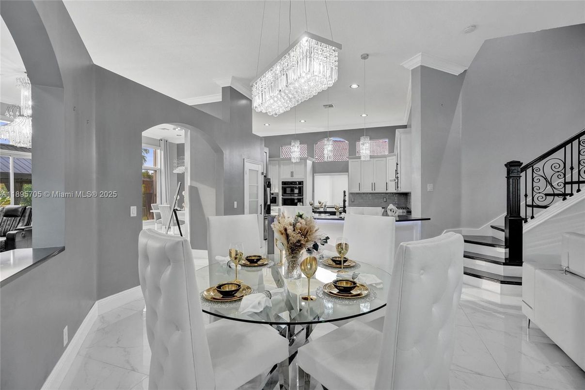 Chandelier, Dining room, Interior, Kitchen, Marble, Pendant Lights, Recessed Lighting