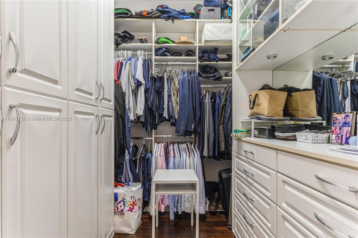 Interior, Walk-in Closets