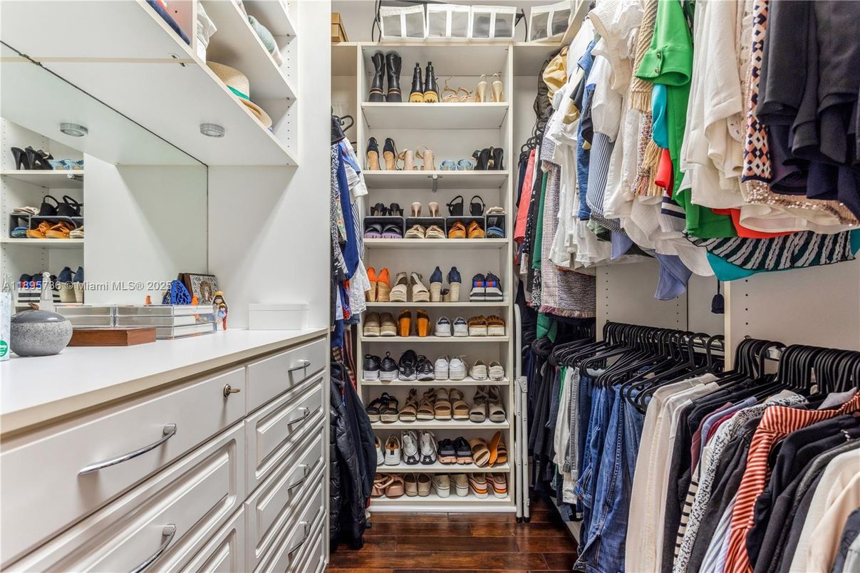 Interior, Walk-in Closets, Wood Texture Flooring