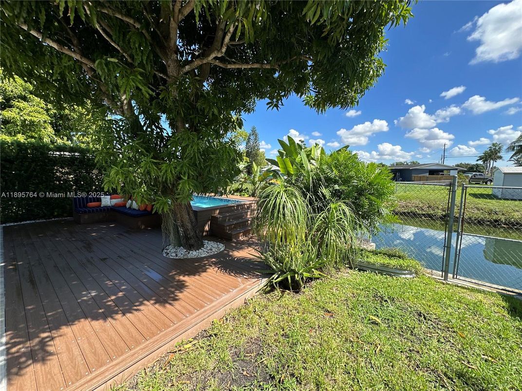 Exterior, Hot Tub