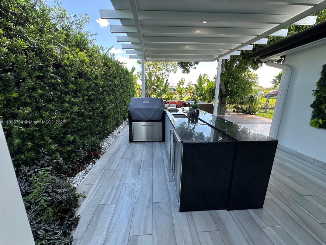 Exterior, Outdoor Kitchen