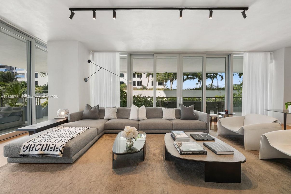 Interior, Living room, Water