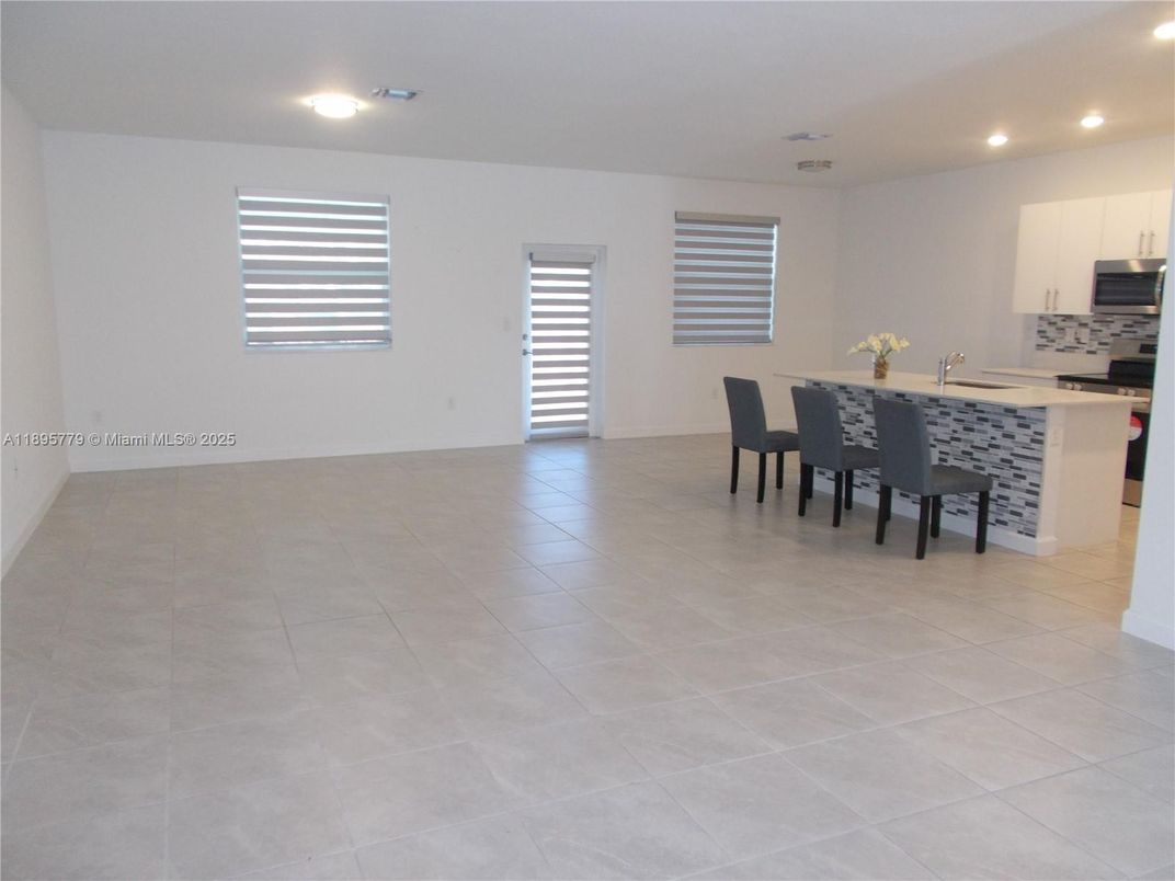 Dining room, Interior, Kitchen, Recessed Lighting
