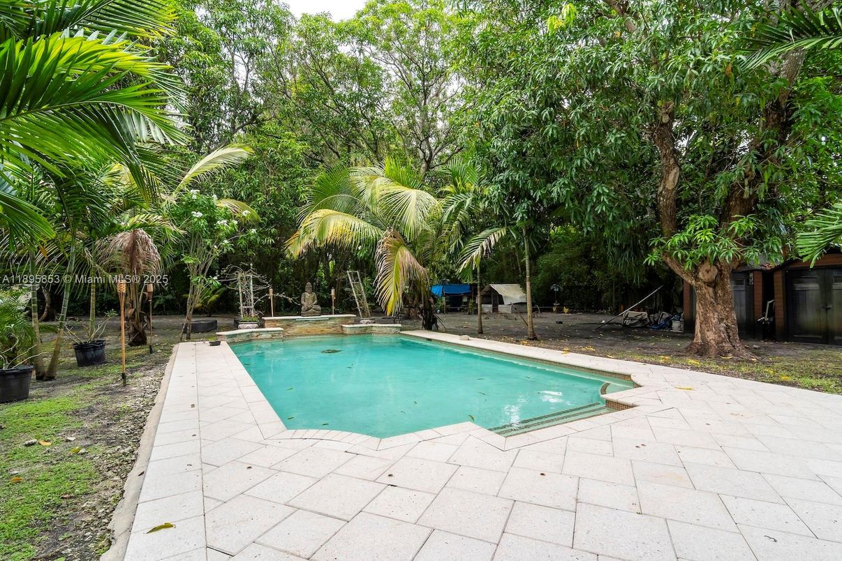 Exterior, Pool