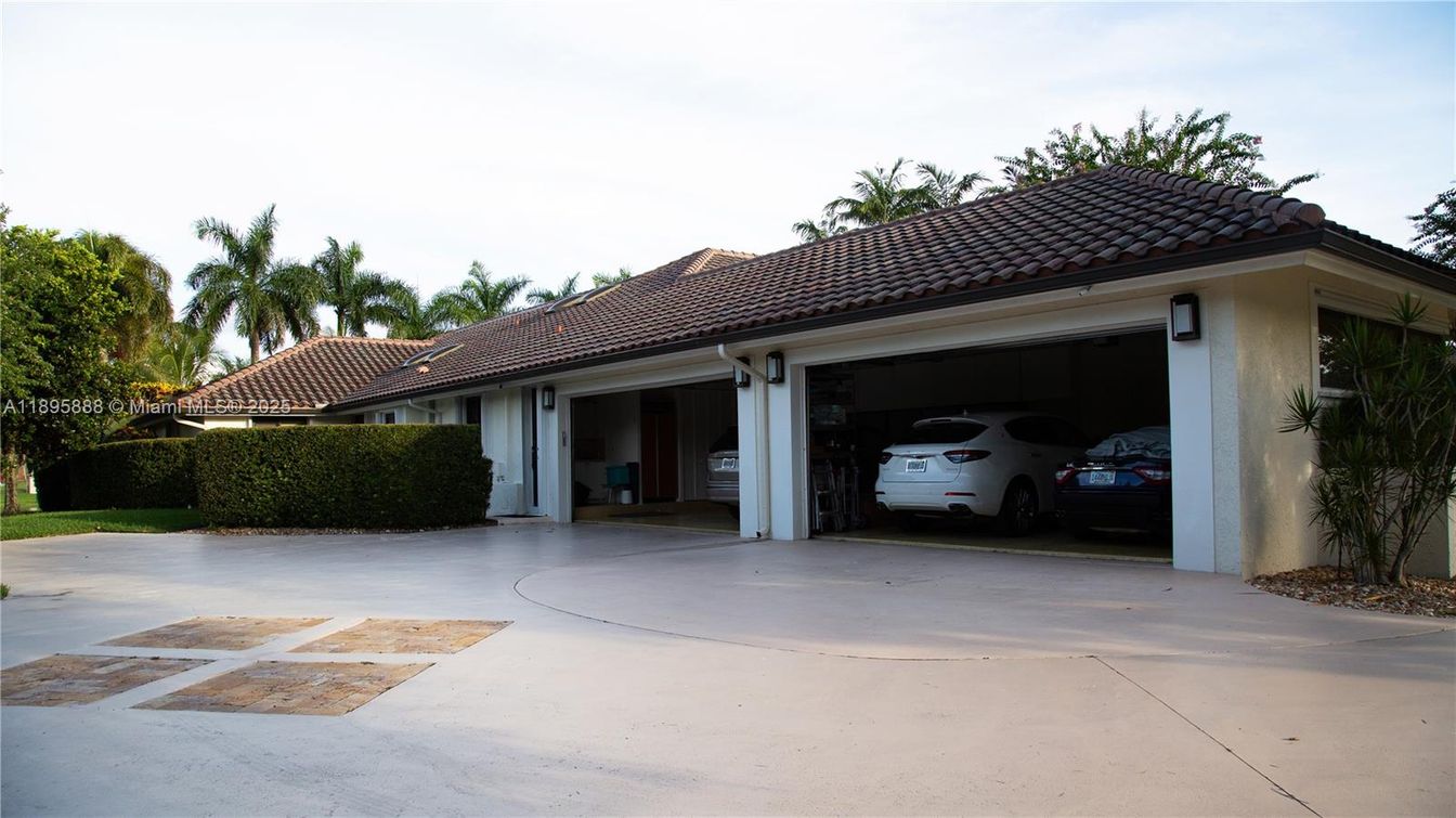 Detached Garage, Exterior