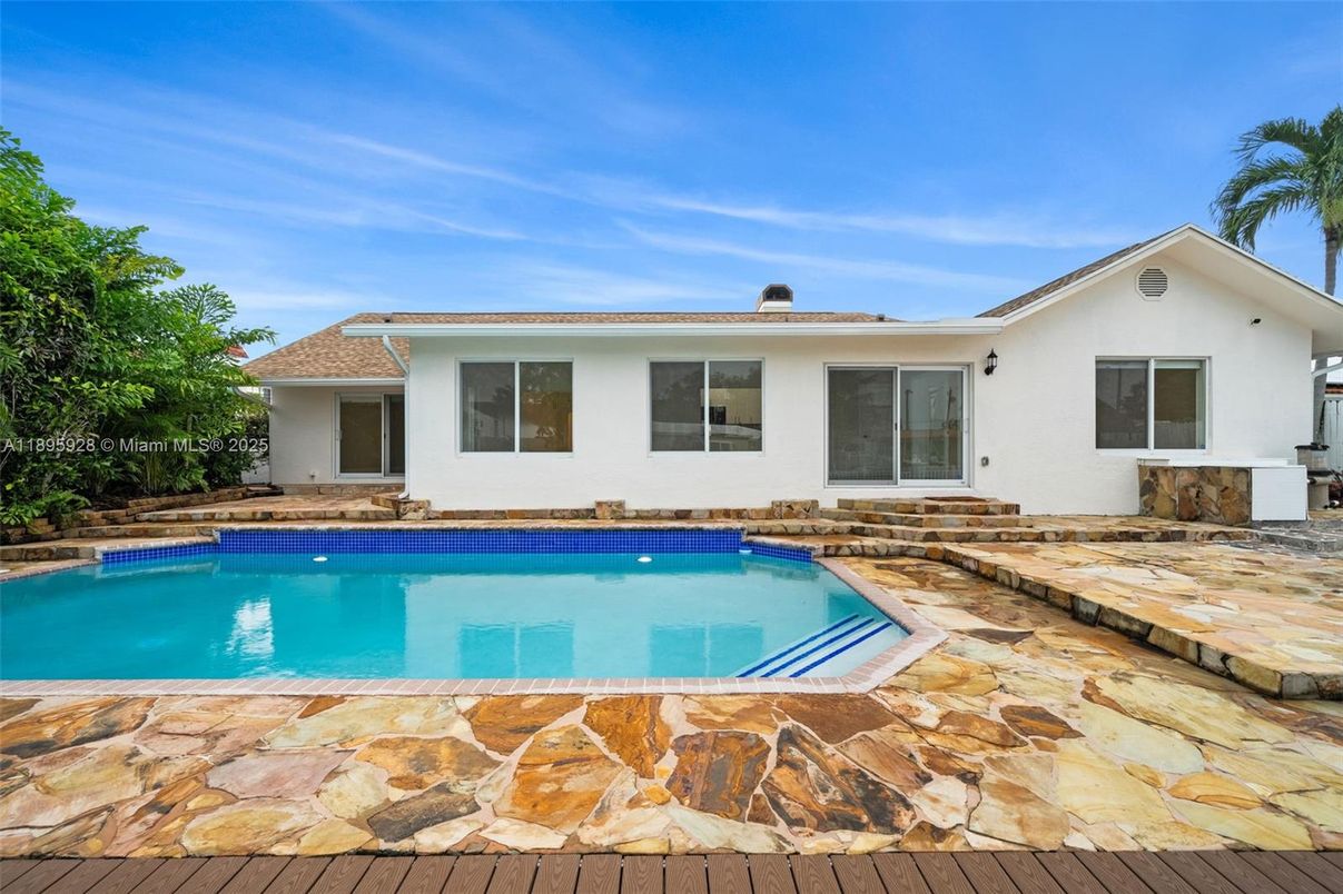 Exterior, Pool