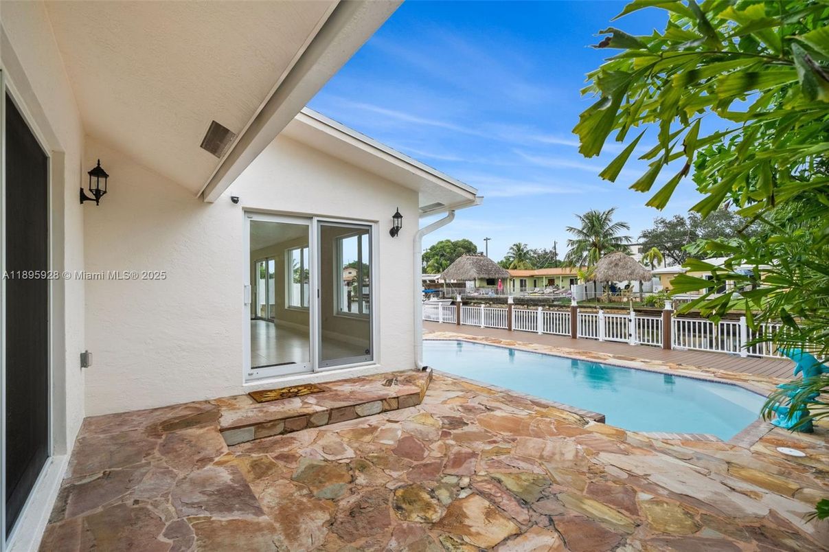 Exterior, Pool