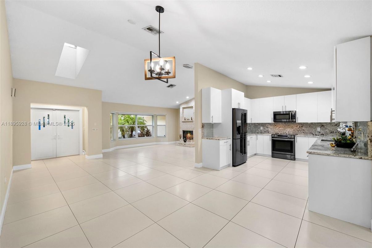 Fireplace, Interior, Kitchen, Pendant Lights, Recessed Lighting