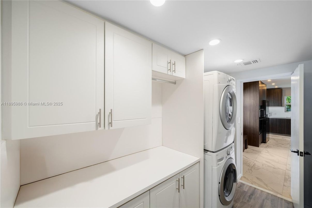 Interior, Marble, Recessed Lighting, Washer, Wood Texture Flooring