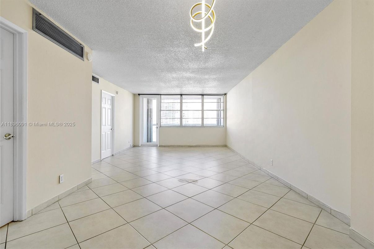 Empty room, Interior, Pendant Lights