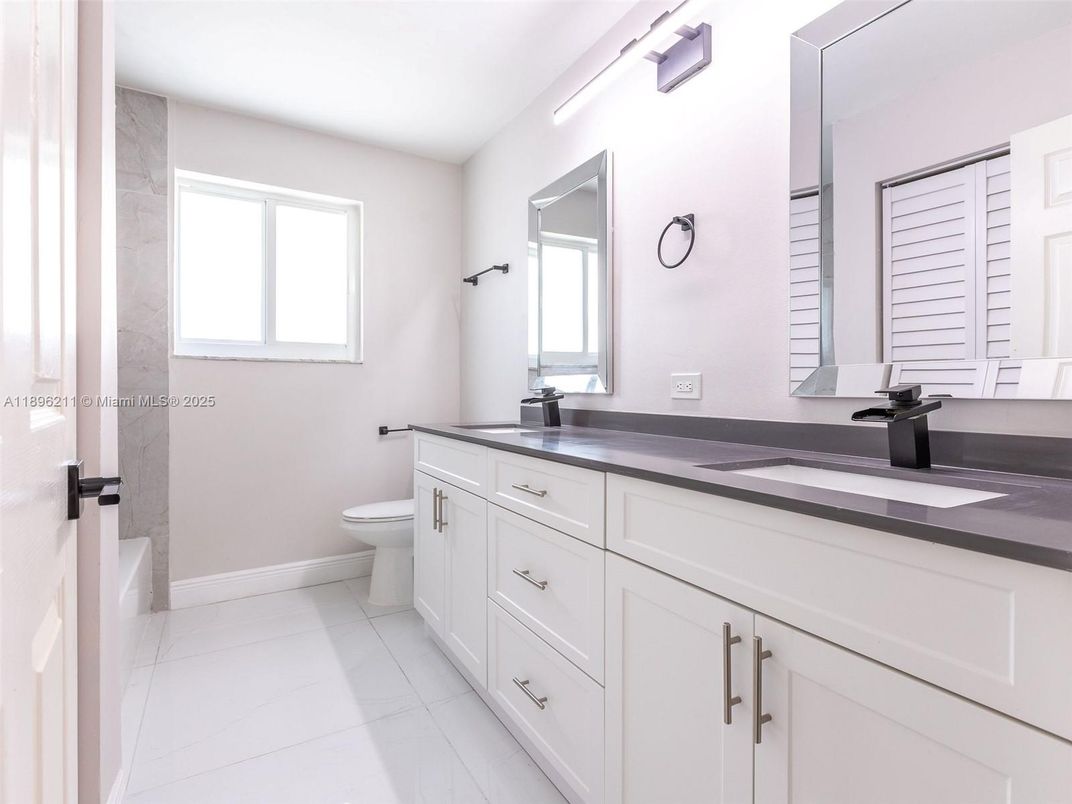 Bathroom, Dual Sink Vanities, Interior