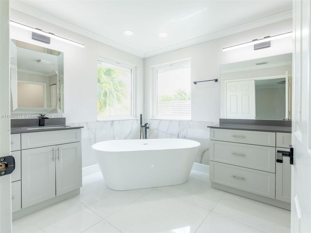 Bathroom, Free Standing Baths, Interior, Recessed Lighting