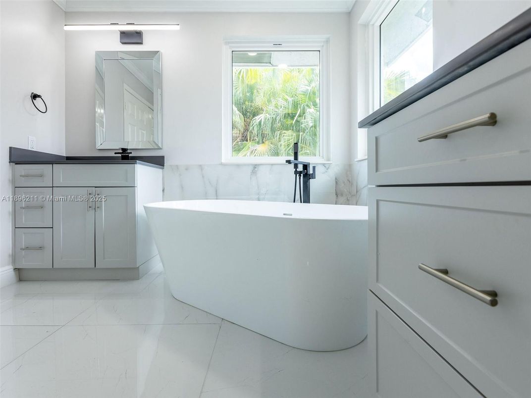 Bathroom, Free Standing Baths, Interior, Marble