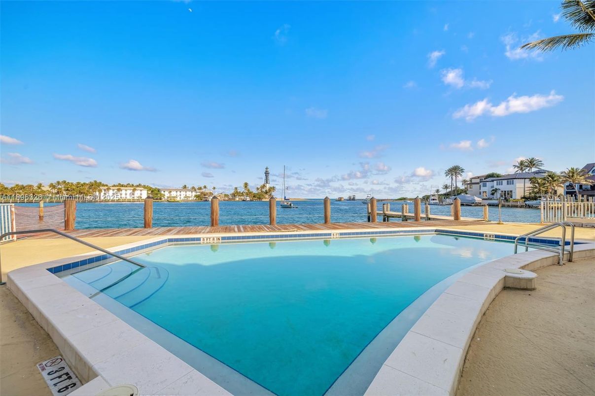 Exterior, Pool, Water