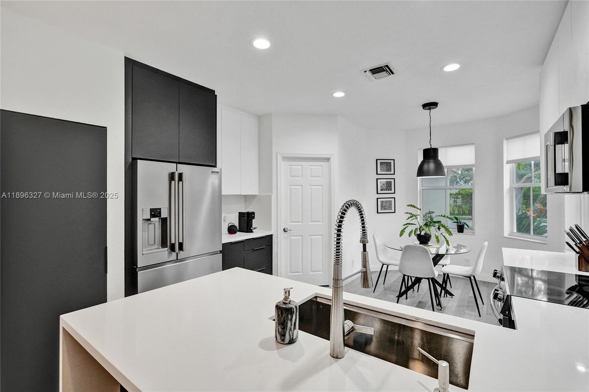 Dining room, Interior, Kitchen, Pendant Lights, Recessed Lighting, Stainless Steel Appliances