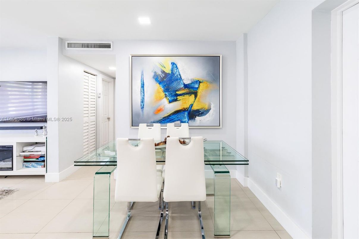 Dining room, Interior, Recessed Lighting