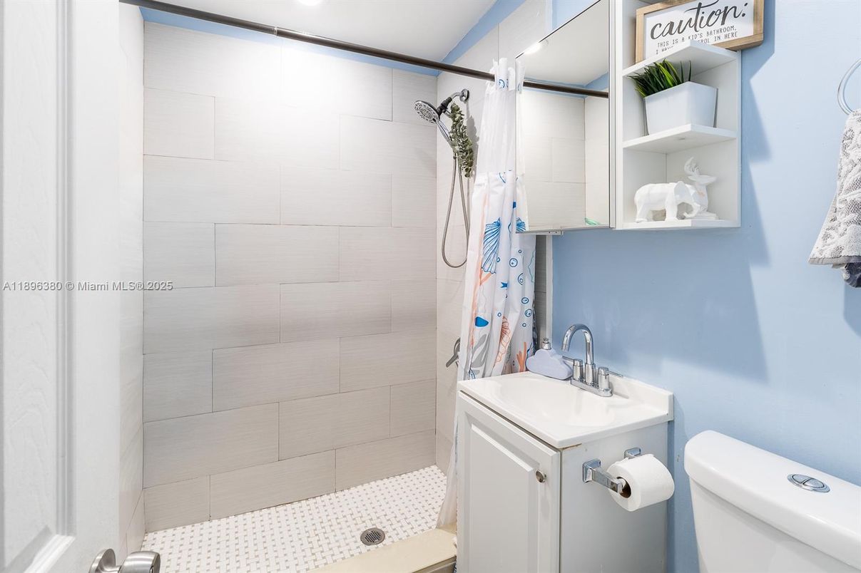 Bathroom, Interior, Recessed Lighting