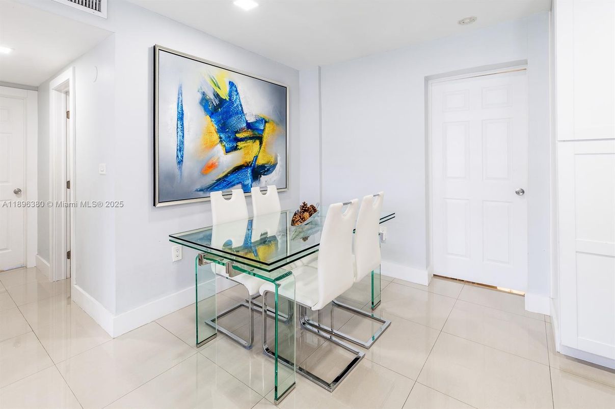 Dining room, Interior, Recessed Lighting