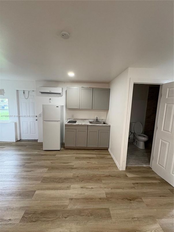 Bathroom, Interior, Recessed Lighting, Wood Texture Flooring