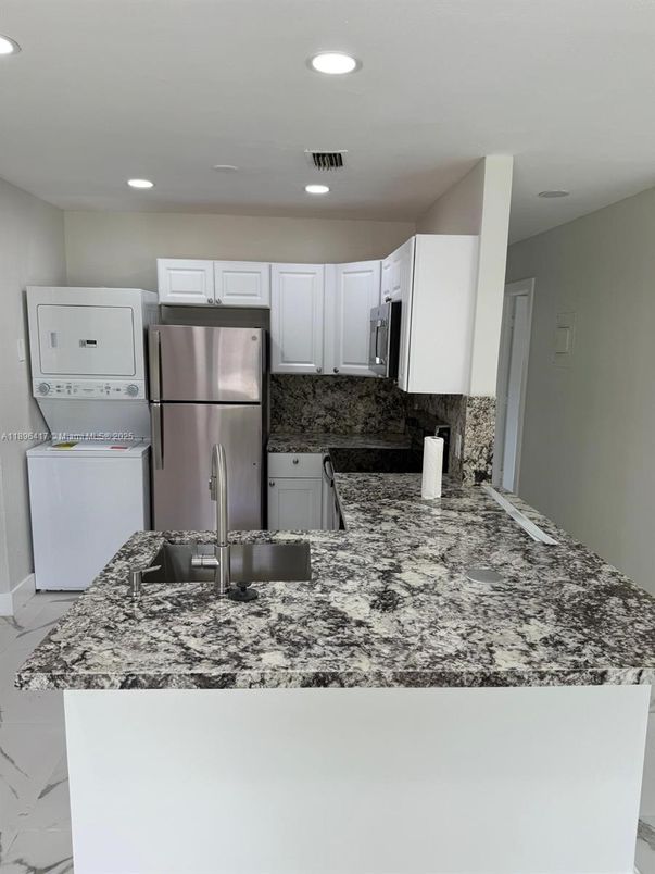 Interior, Kitchen, Recessed Lighting, Washer