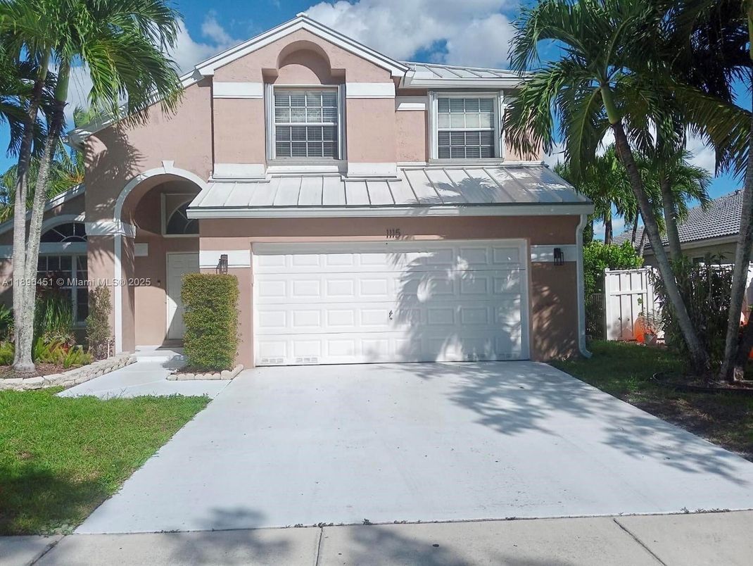 Attached, Exterior, Facade, American Craftsman