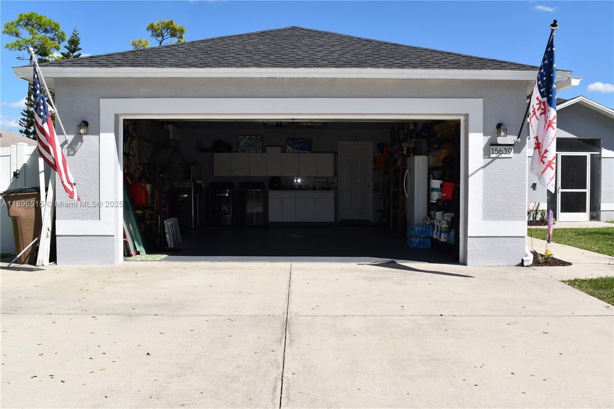 Detached Garage, Exterior