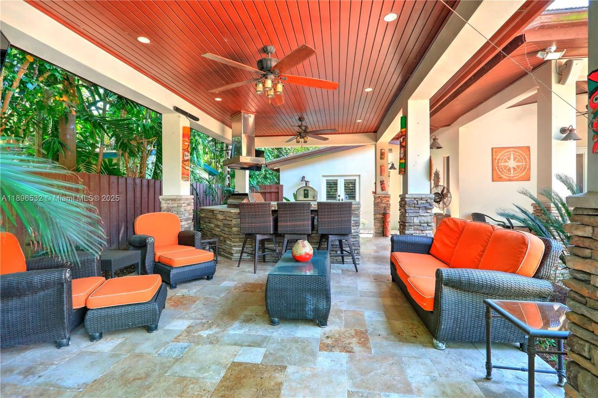 Exterior, Outdoor Kitchen, Recessed Lighting