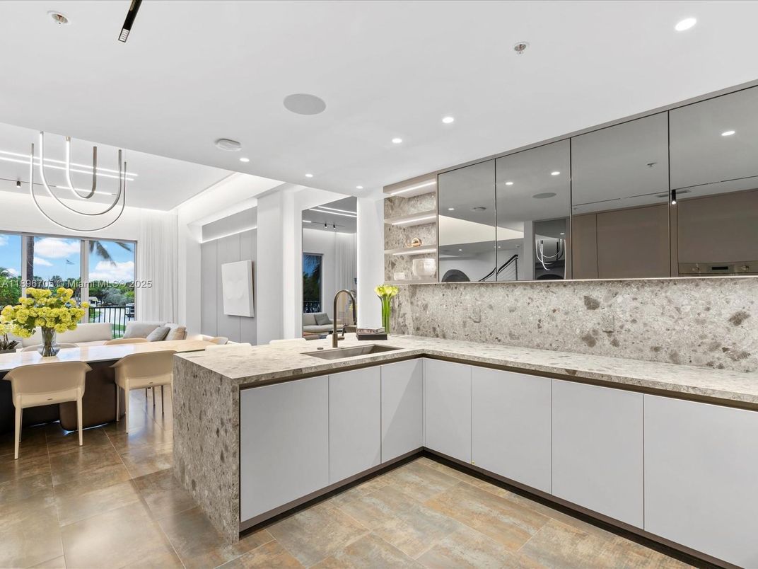 Dining room, Interior, Kitchen, Pendant Lights, Recessed Lighting, Stainless Steel Appliances