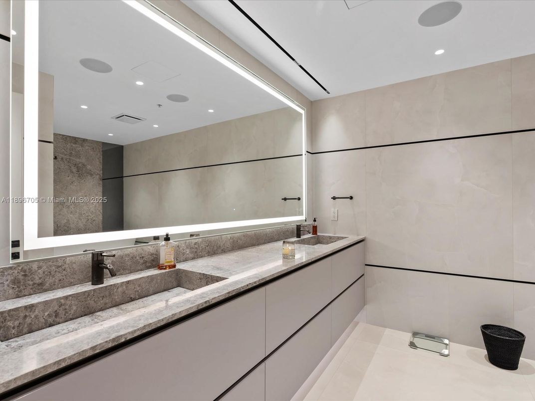 Bathroom, Interior, Recessed Lighting
