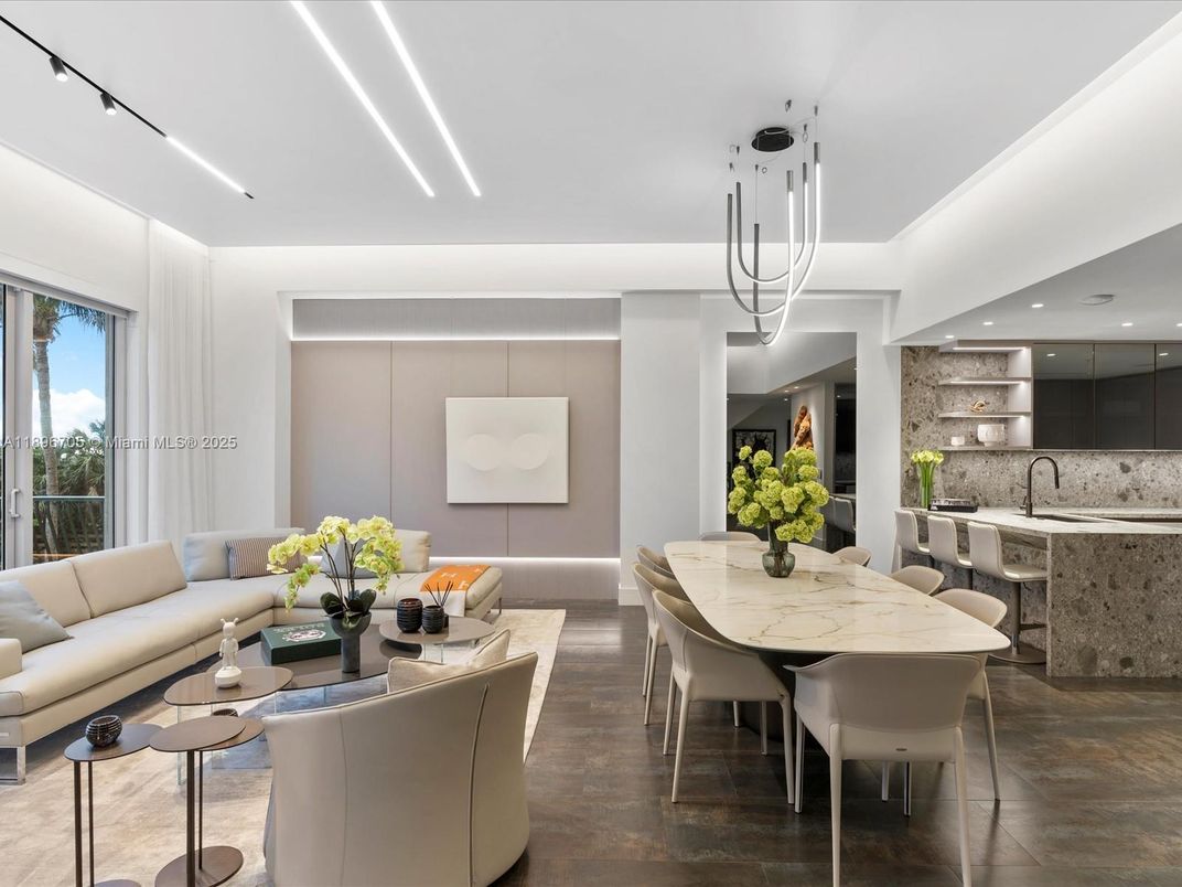 Dining room, Interior, Kitchen, Living room, Pendant Lights, Recessed Lighting, Wood Texture Flooring