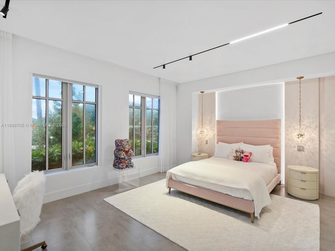 Bedroom, Interior, Pendant Lights