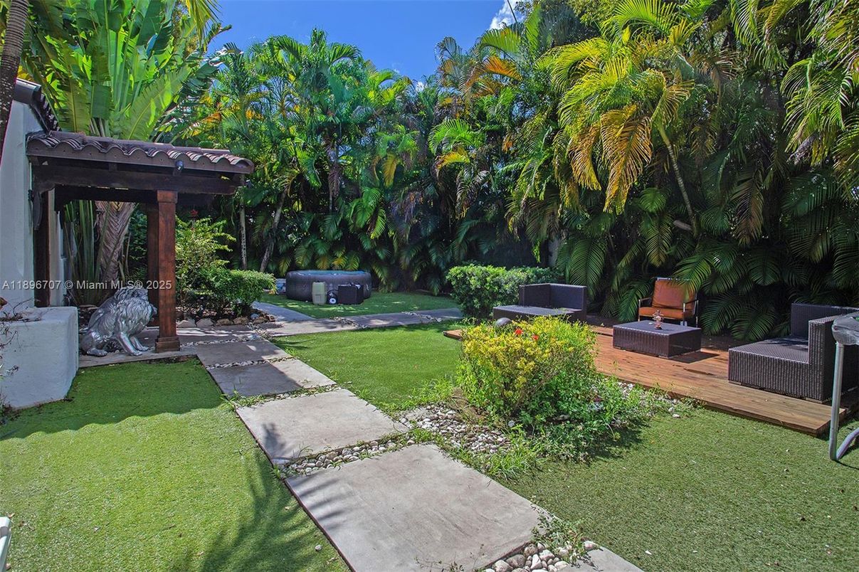Exterior, Hot Tub