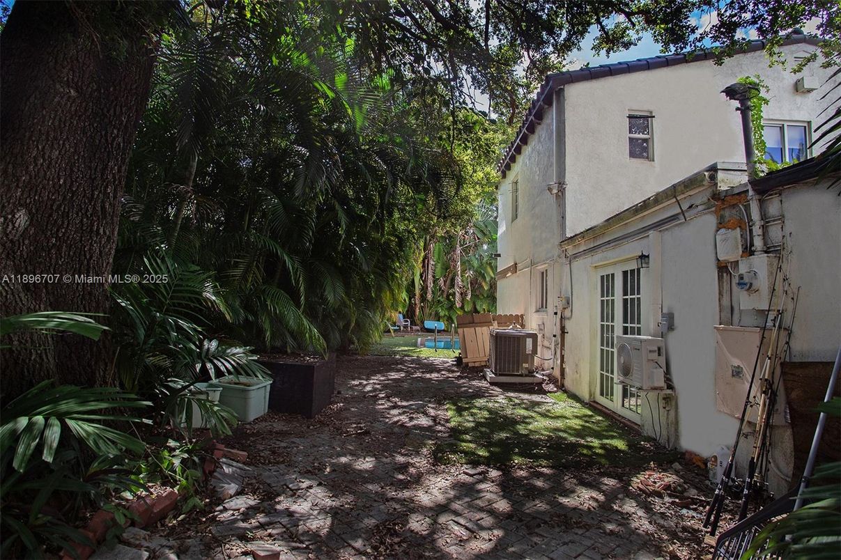 Backyard, Exterior