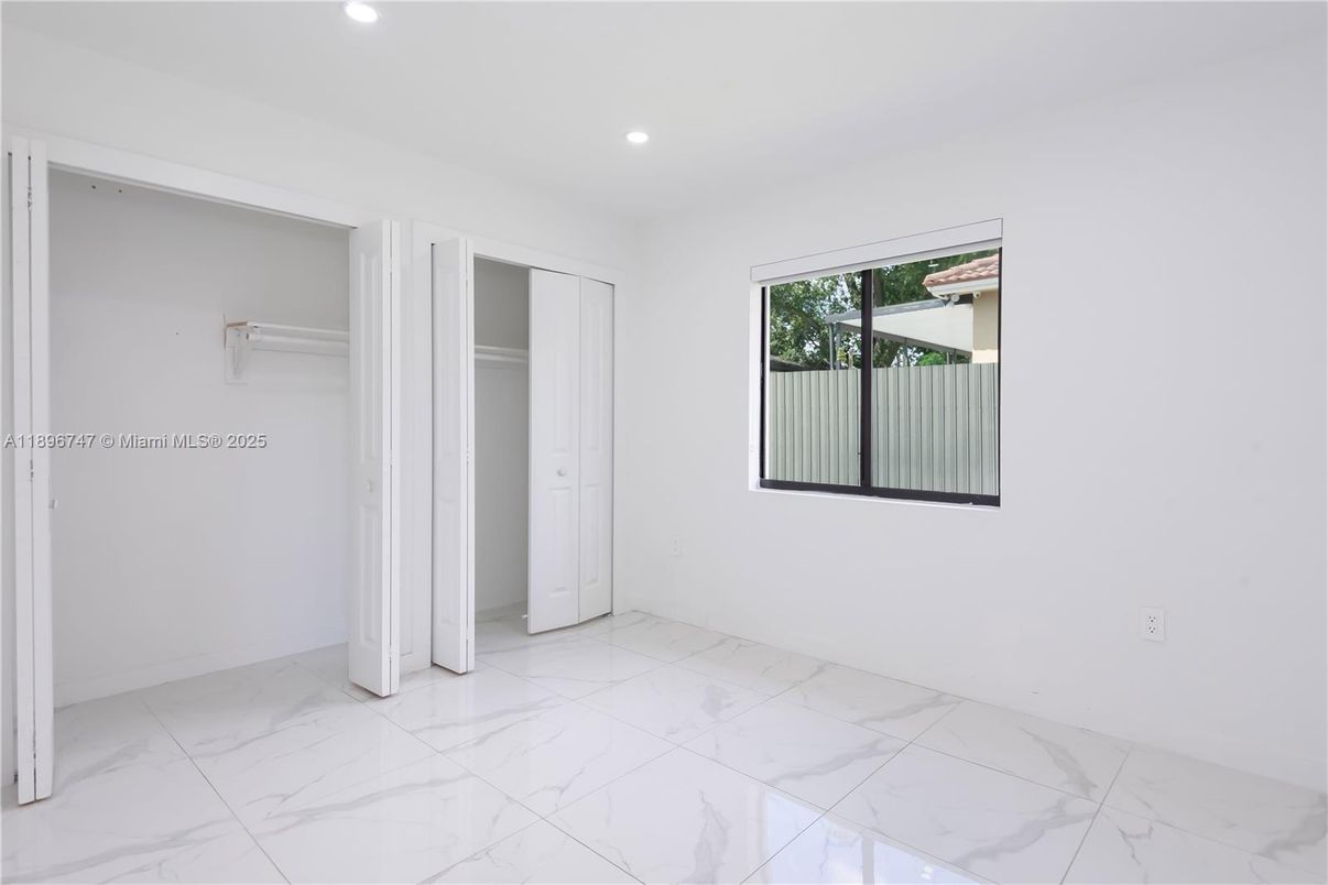 Empty room, Interior, Marble, Recessed Lighting