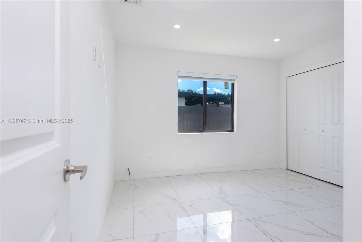 Empty room, Interior, Marble, Recessed Lighting