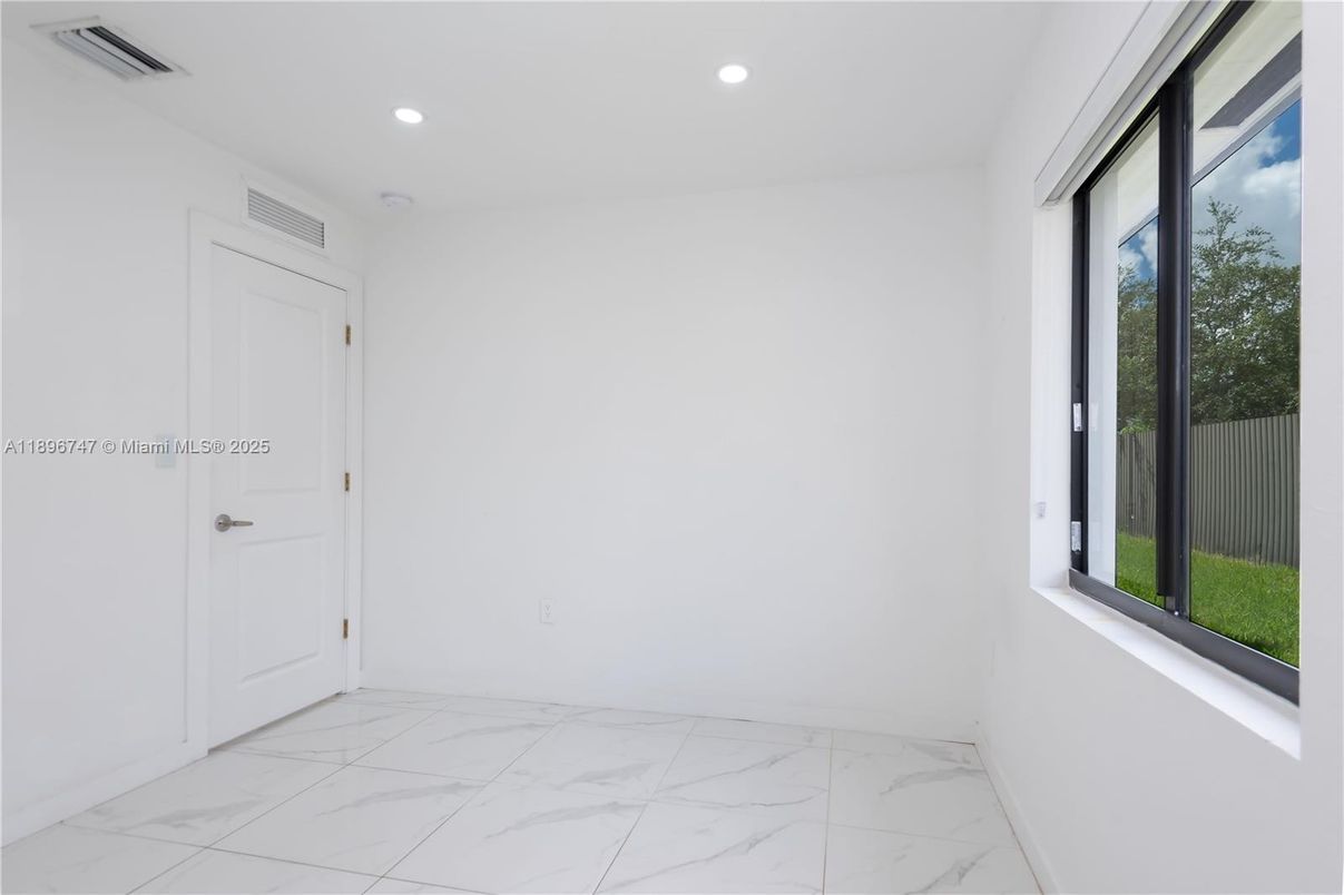 Empty room, Interior, Marble, Recessed Lighting