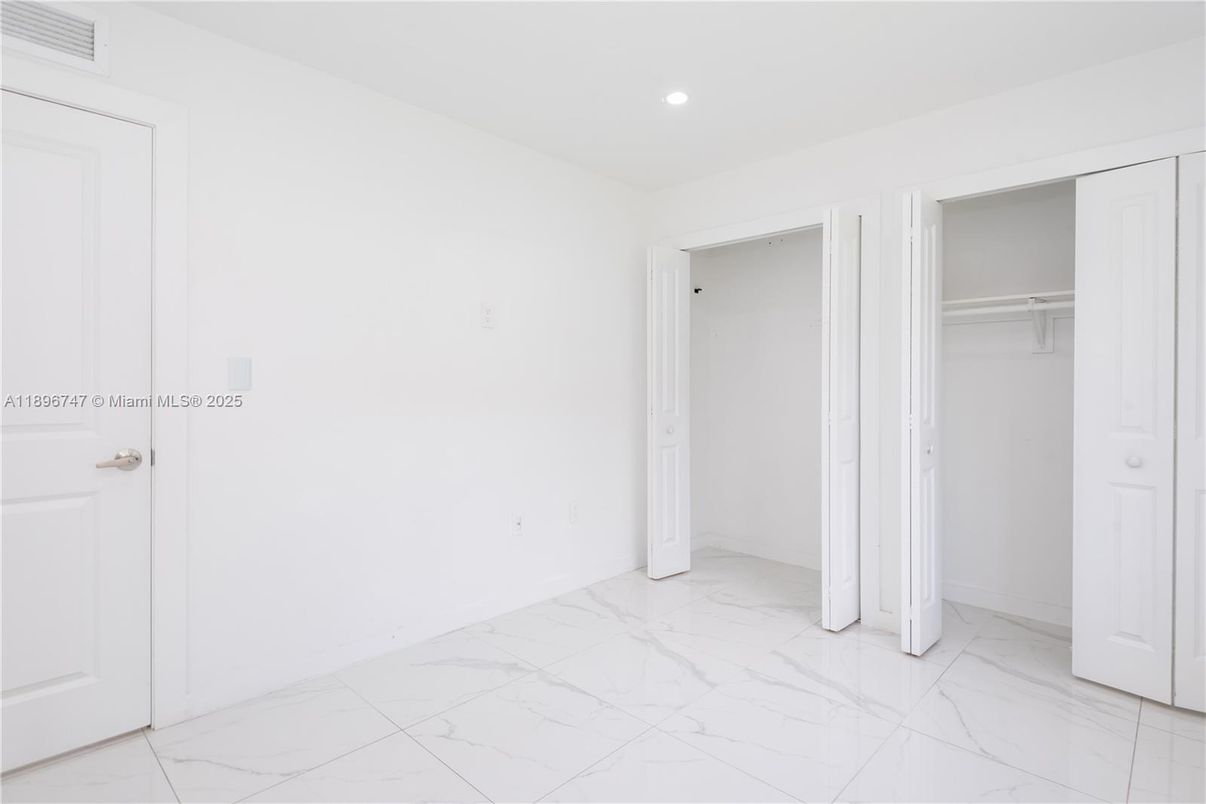 Empty room, Interior, Marble, Recessed Lighting