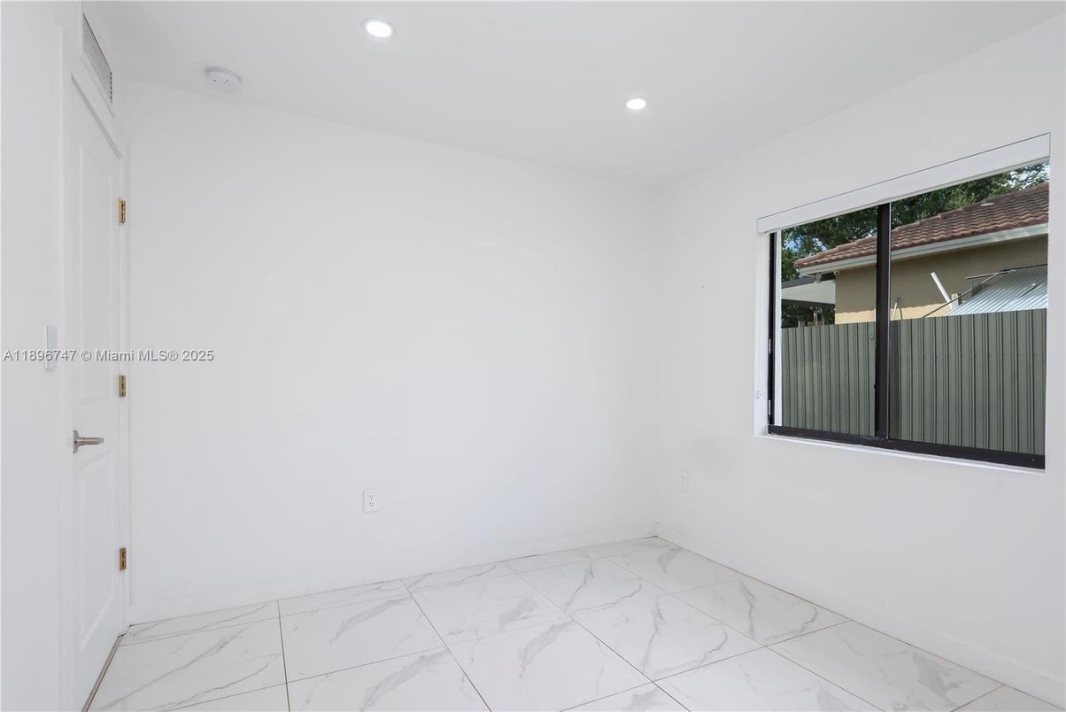 Empty room, Interior, Marble, Recessed Lighting