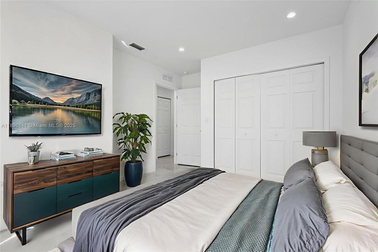 Bedroom, Interior, Recessed Lighting