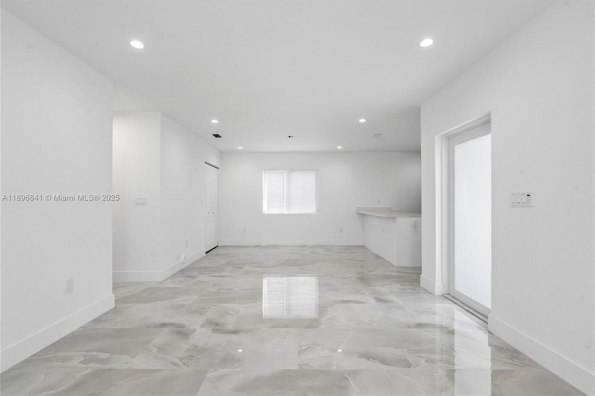 Empty room, Interior, Marble, Recessed Lighting