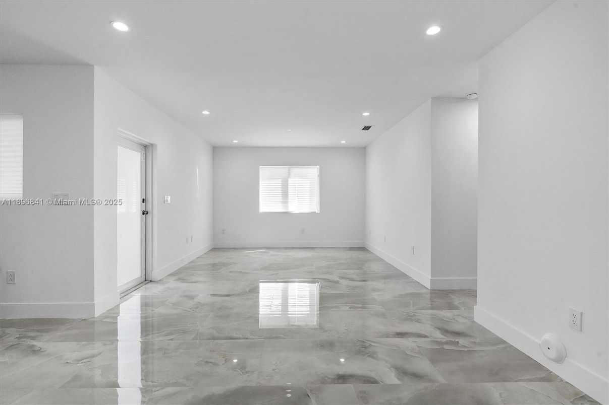 Empty room, Interior, Recessed Lighting