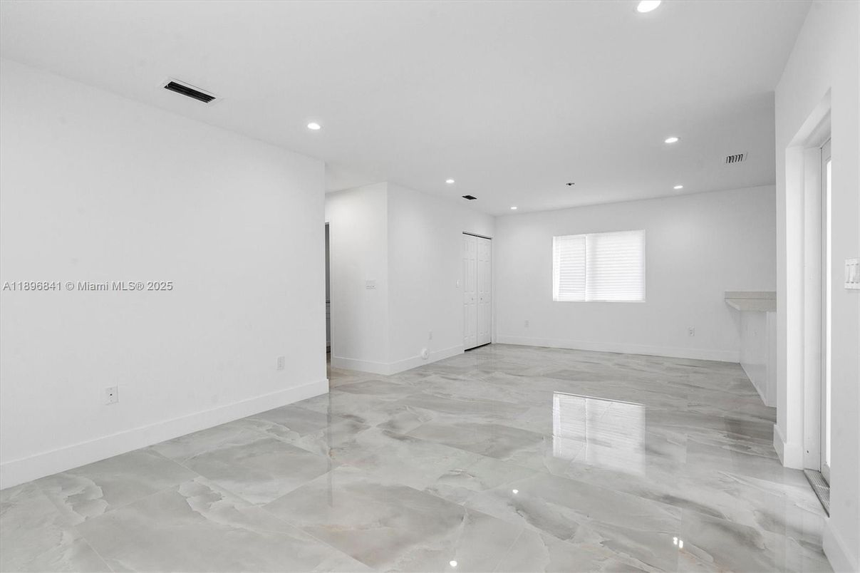 Empty room, Interior, Recessed Lighting