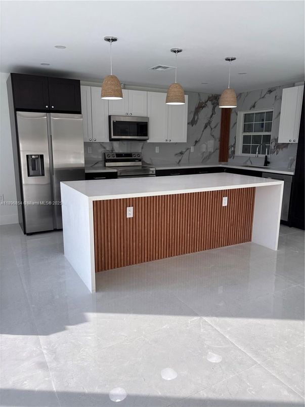 Interior, Kitchen, Pendant Lights, Stainless Steel Appliances