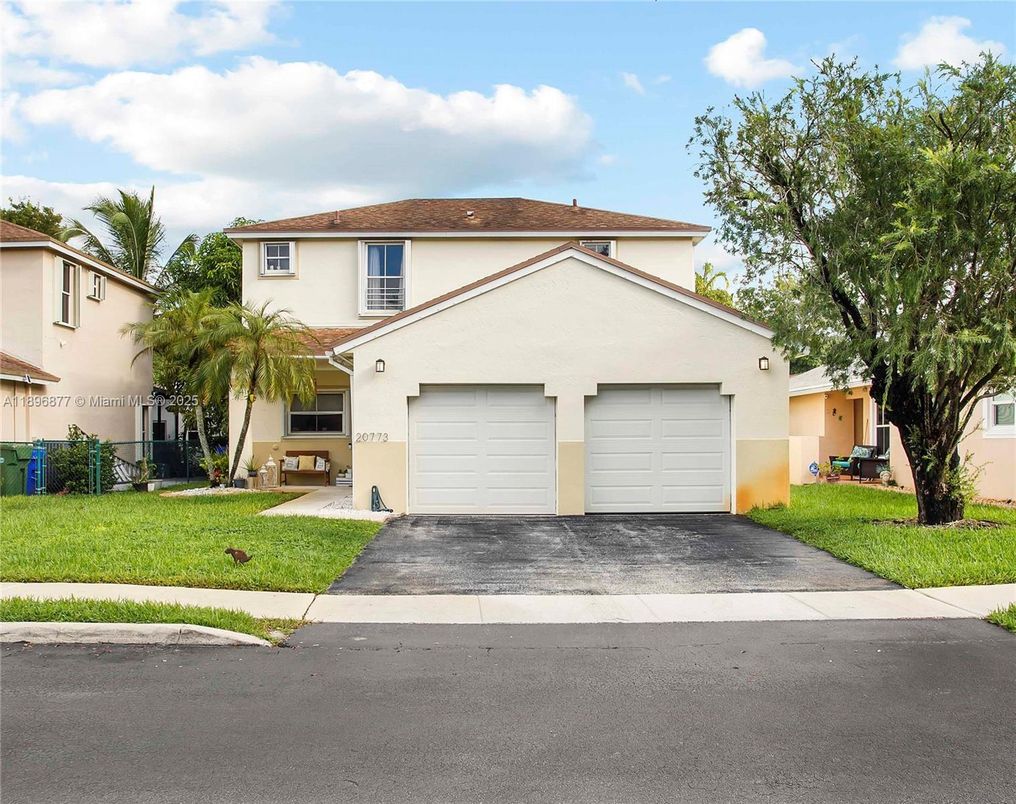 Attached, Exterior, Facade, Spanish Mediterranean